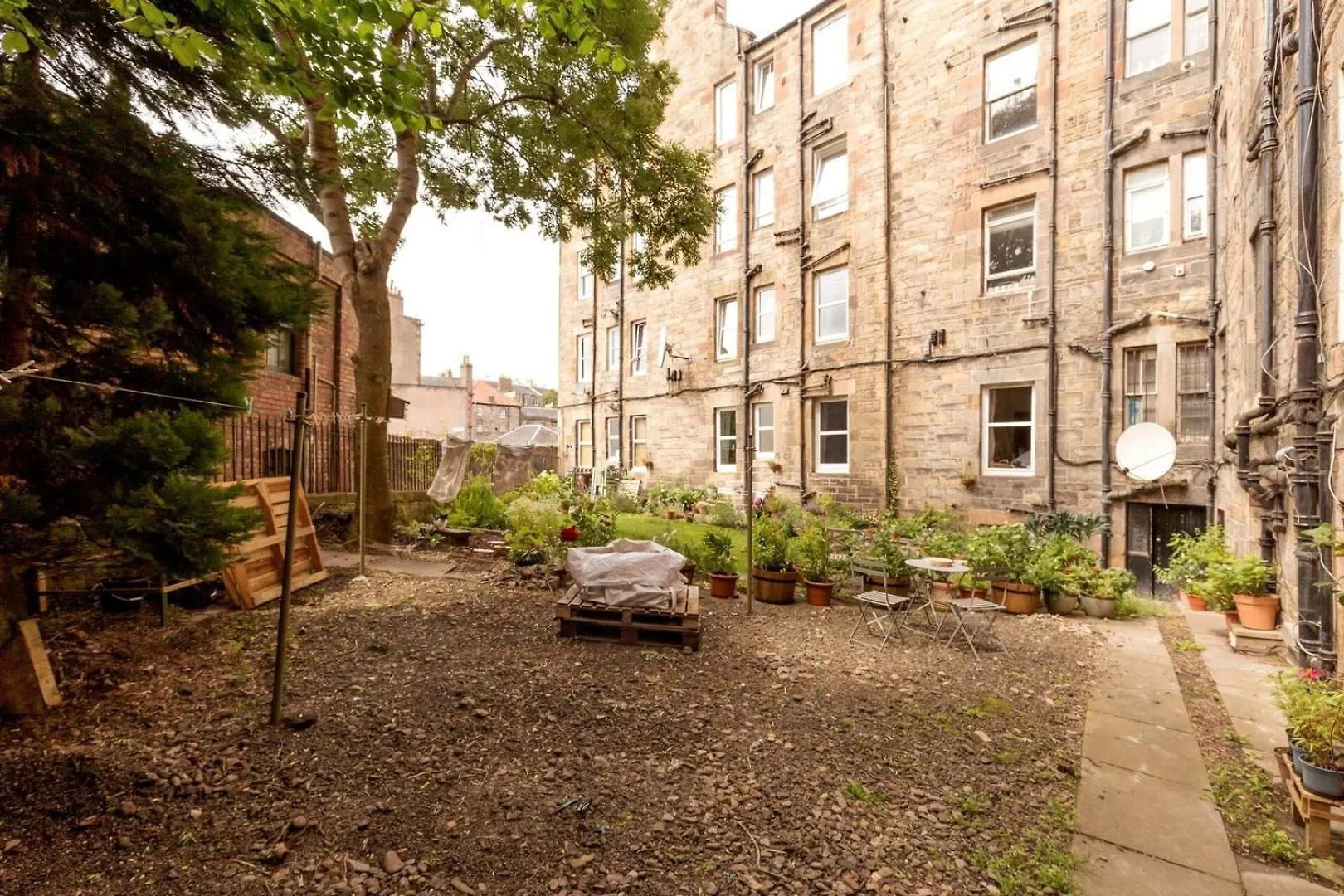 Edinburgh Castle Views! Stylish 2Bd Flat, Sleeps 4 Lejlighed