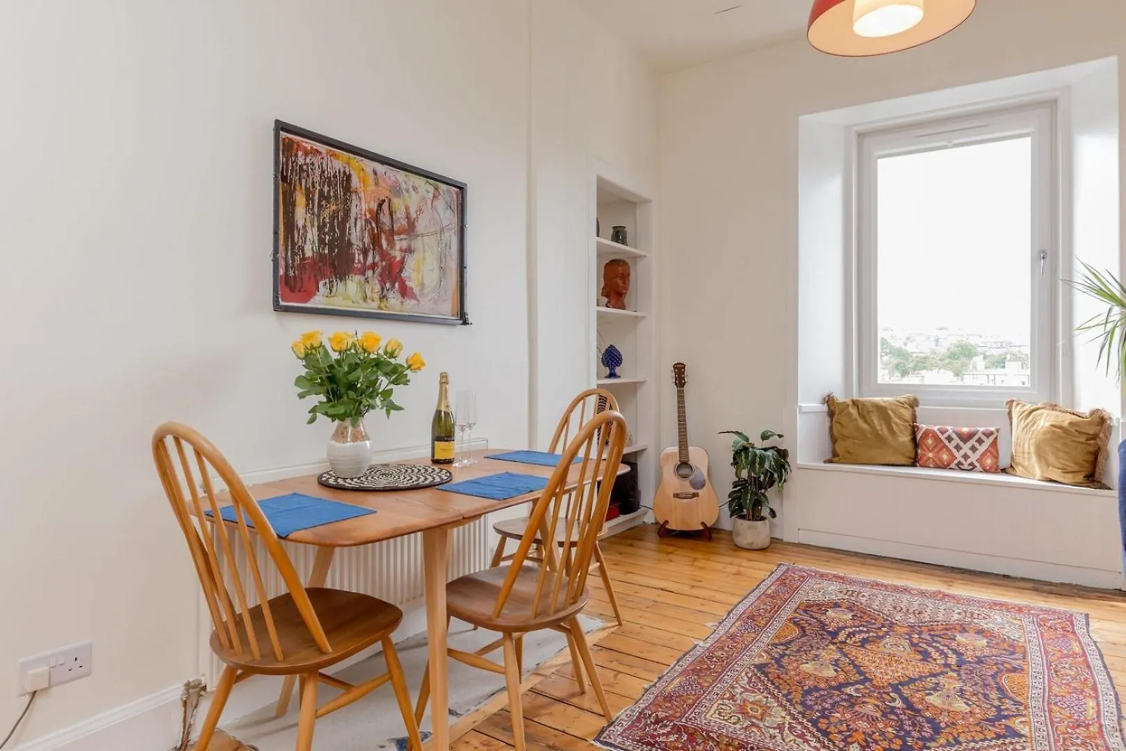 Edinburgh Castle Views! Stylish 2Bd Flat, Sleeps 4 Lejlighed