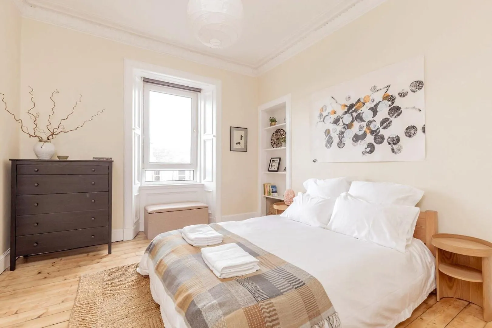 Edinburgh Castle Views! Stylish 2Bd Flat, Sleeps 4 Lejlighed